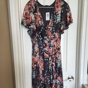 Torrid size 2 NWT Gray Floral Dress